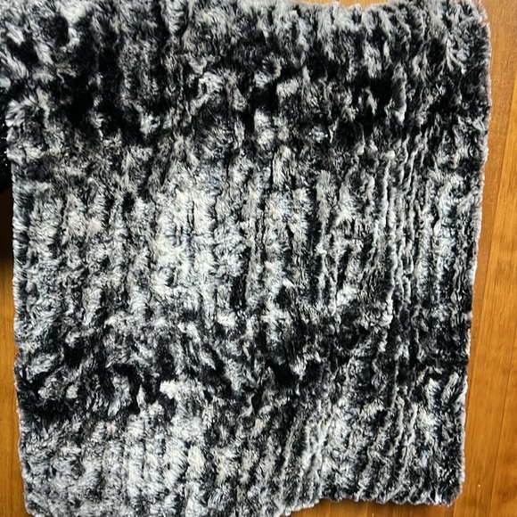 Merona Faux Fur Infinity Soft Scarf one size black white winter - Picture 3 of 5